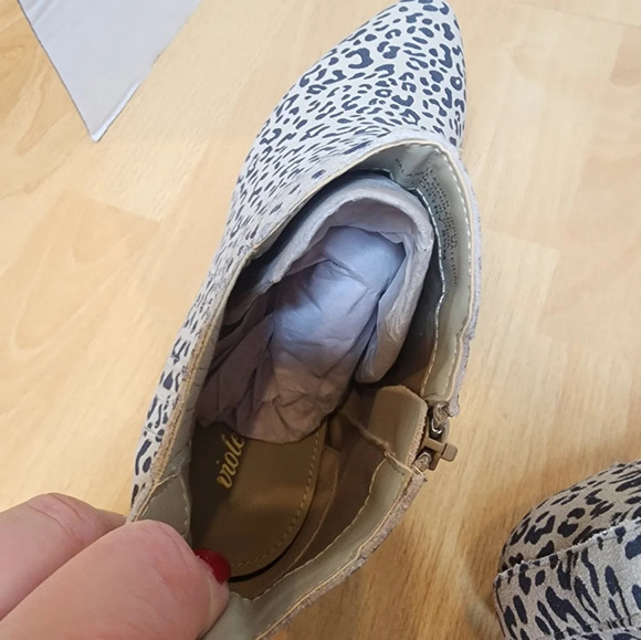 NWT Violet & Red Leather cheetah leopard cortny heeled booties size 8.5M - Picture 10 of 13